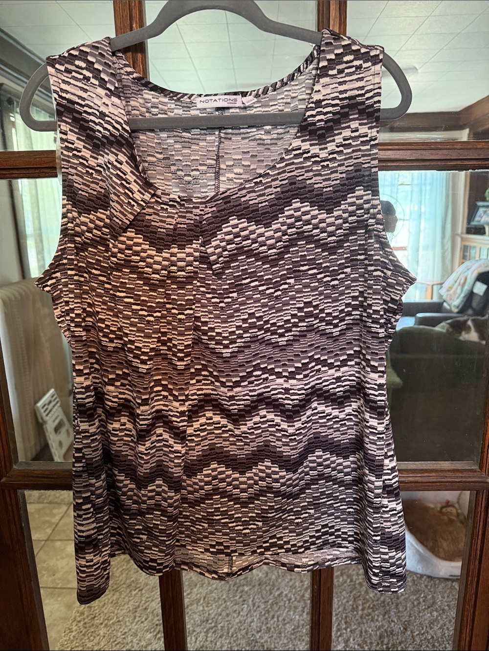 Notations‎ Woman Black Grey White Geometric Chevron Pleated Scoop Neck Top 1X
